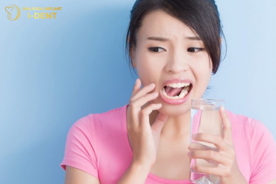 Rang-khon-thuong-moc-ngam-moc-lech-gay-dau-nhuc