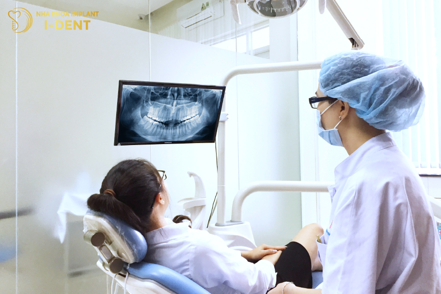 Thăm khám tại nha khoa để biết được tình trạng răng miệng