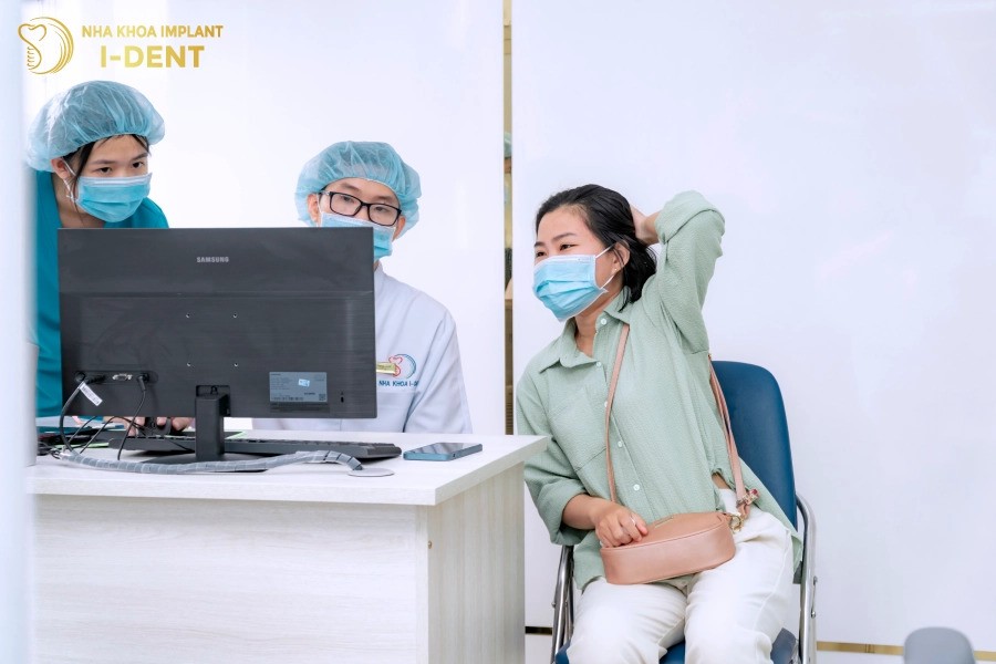 Khách hàng được thăm khám và tư vấn hoàn toàn miễn phí tại I-Dent