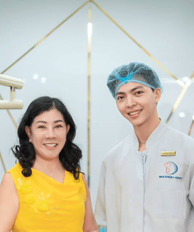 Bac-Duy-Tung-chup-hinh-voi-benh-nhan-1