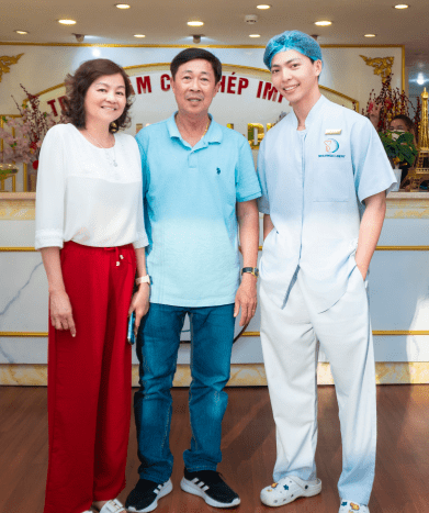 Bac-Duy-Tung-chup-hinh-voi-benh-nhan-3