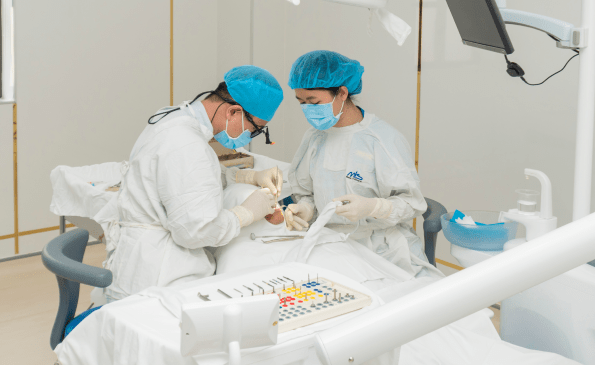 bac-Tin-lam-rang-cho-benh-nhan