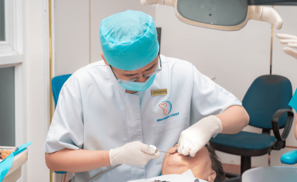 Bac -si-Phong-tham-kham-benh-nhan-1