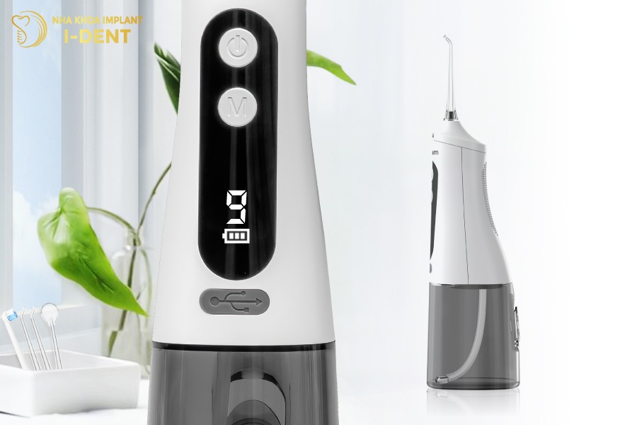 Bàn chải điện giúp làm sạch răng niềng dễ dàng hơn