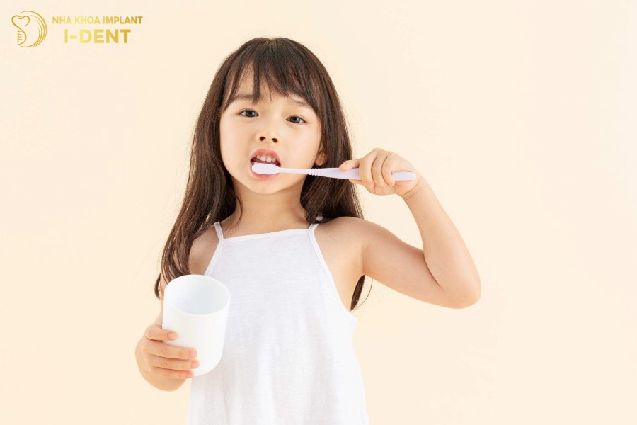 Xay-dung-thoi-quen-ve-sinh-rang-mieng-cho-be-tu-khi-con-nho