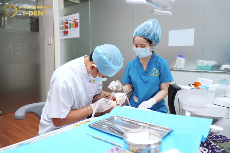 Bac-si-co-tay-nghe-cao-giau-kinh-nghiem-se-dieu-tri-tuy-nhanh-chong-hon