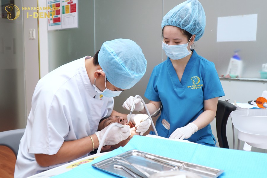 Bac-si-co-tay-nghe-cao-se-thuc-hien-chua-tuy-nhanh-chong