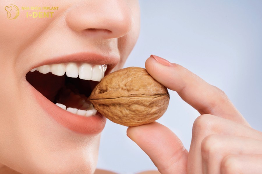 Han-che-dung-rang-can-xe-bao-bi-hay-nhai-do-cung