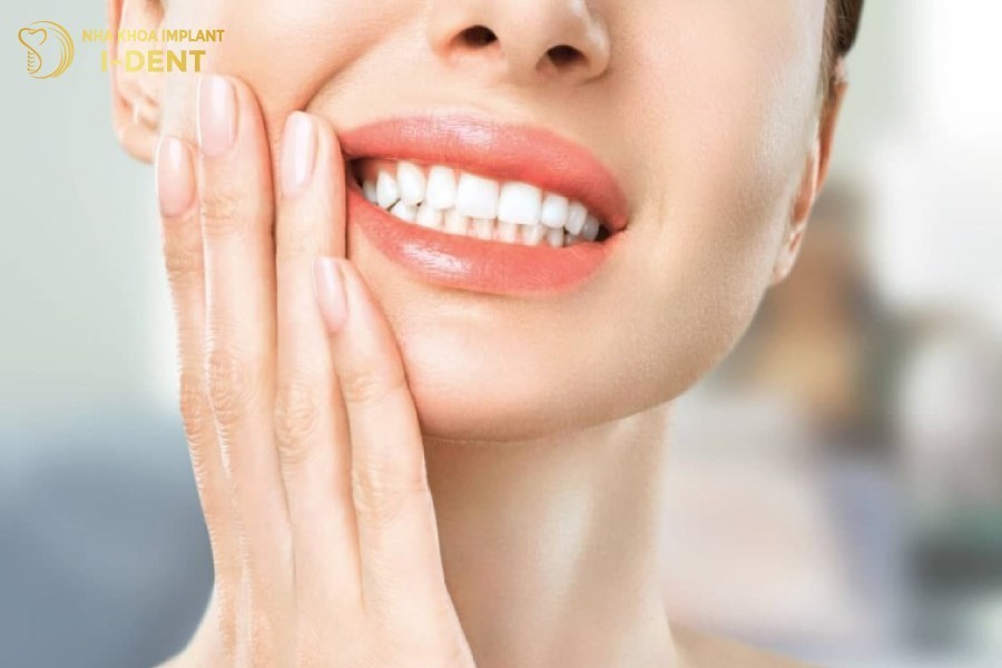 Mieng-tram-rang-bi-vo-khien-rang-e-buot-nhay-cam