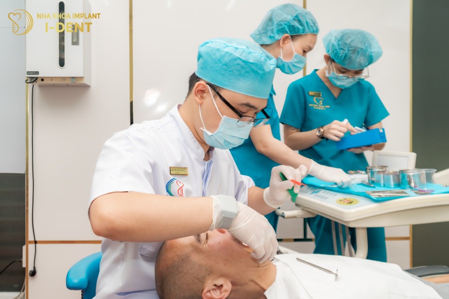 Bac-si-co-tay-nghe-cao-se-lay-cao-rang-nhe-nhang-khong-dau