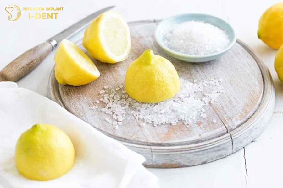 Lam-trang-rang-bang-muoi-va-chanh