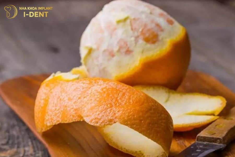 Su-dung-bot-vo-cam-vua-lam-sach-mang-bam-vua-giup-rang-sang-bong-hon