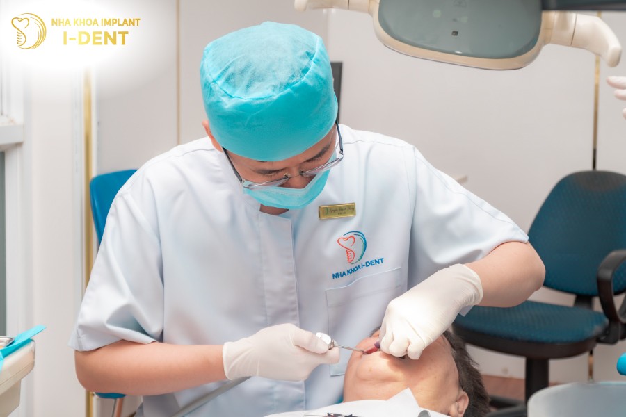 Ban-phai-den-nha-khoa-tham-kham-de-xac-dinh-tinh-trang-rang-khon-co-nen-nho-hay-khong