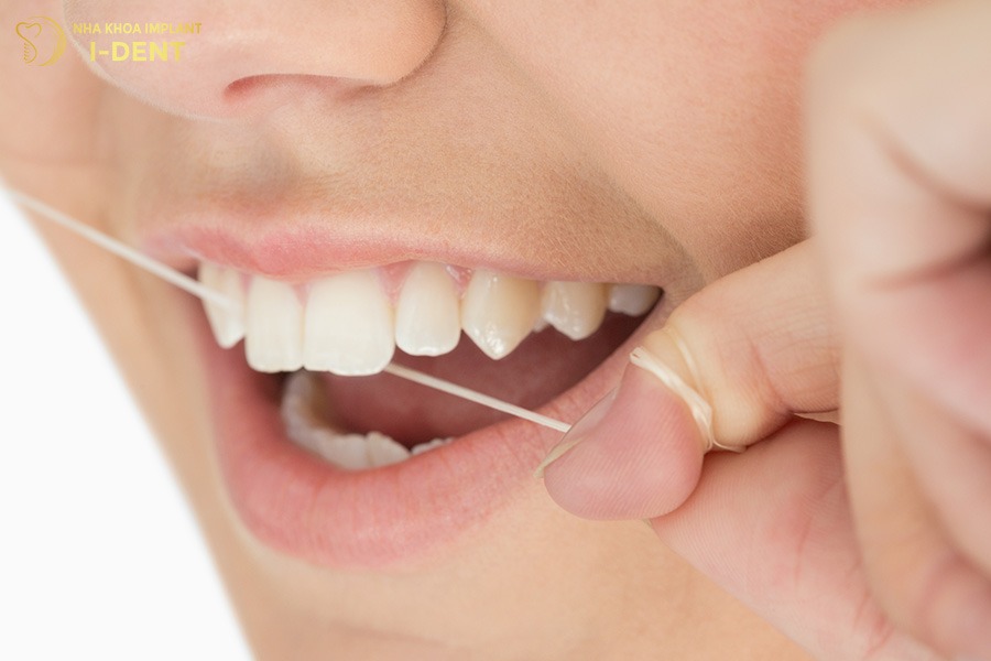 trồng răng implant có bị hôi miệng không