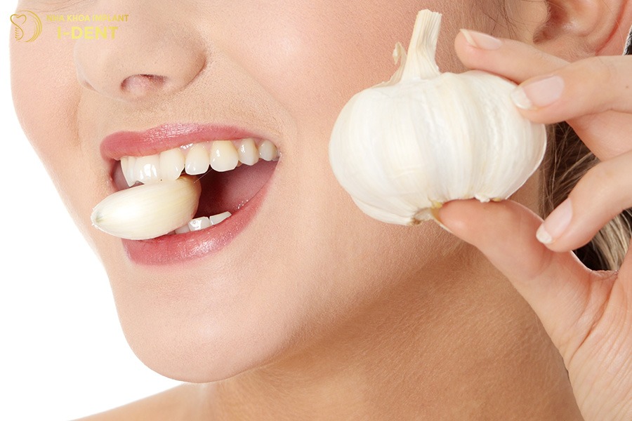 trồng implant có hôi miệng hay không