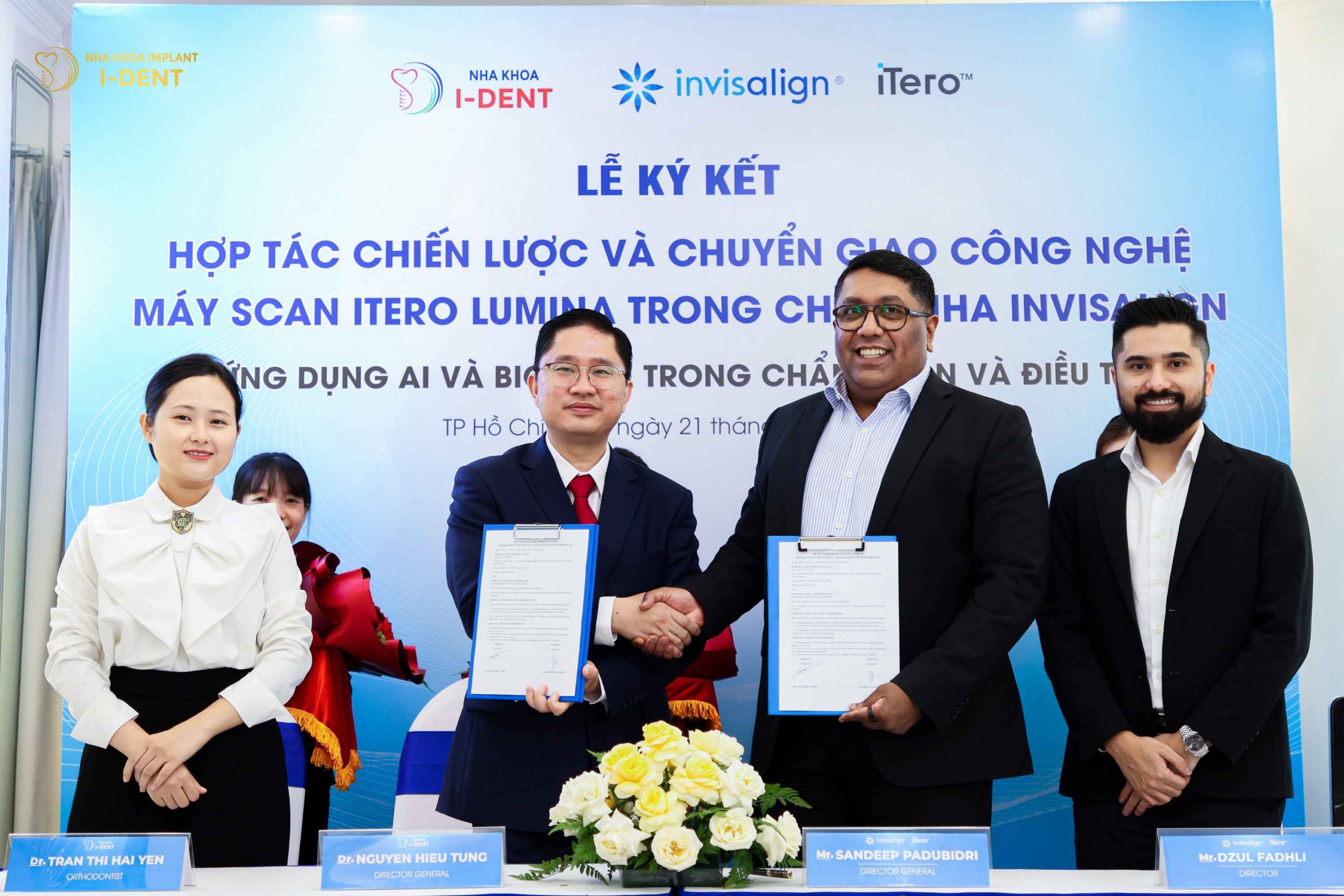 Đại diện Nha khoa I-Dent và Tập đoàn Invisalign ký kết hợp tác tại buổi lễ