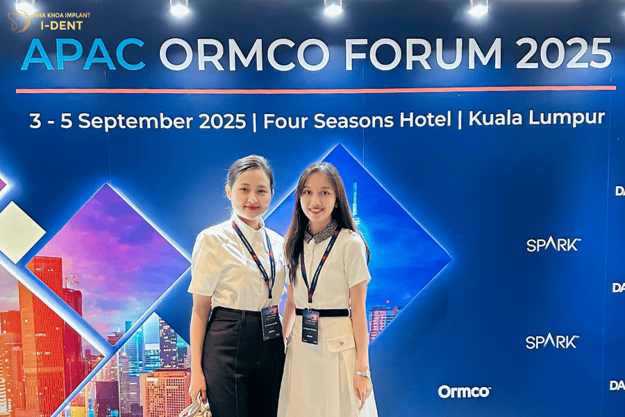 Bác sĩ Trần Thị Hải Yến và bác sĩ Hồ Thị Thanh Thủy tham gia hội nghị