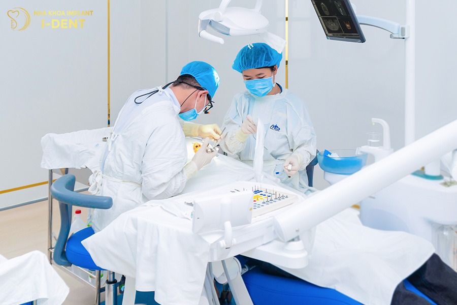 Nha khoa I-Dent với đội ngũ bác sĩ hàng đầu và công nghệ hiện đại.