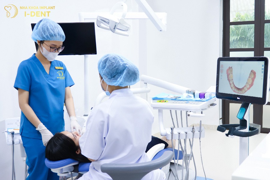 tái khám để đảm bảo thời gian niềng răng đúng kế hoạch