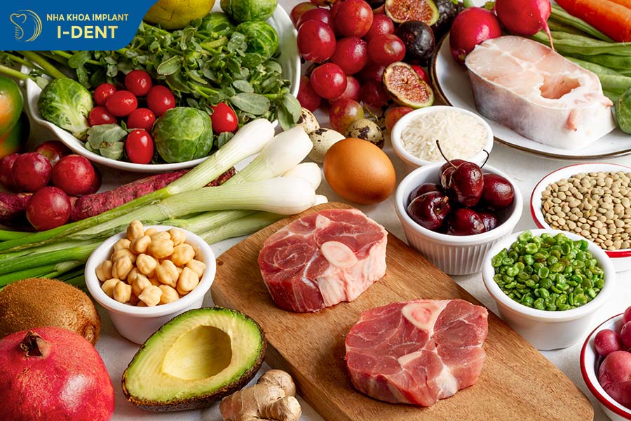 Khi niềng răng khấp khểnh, cần ăn uống hợp lý