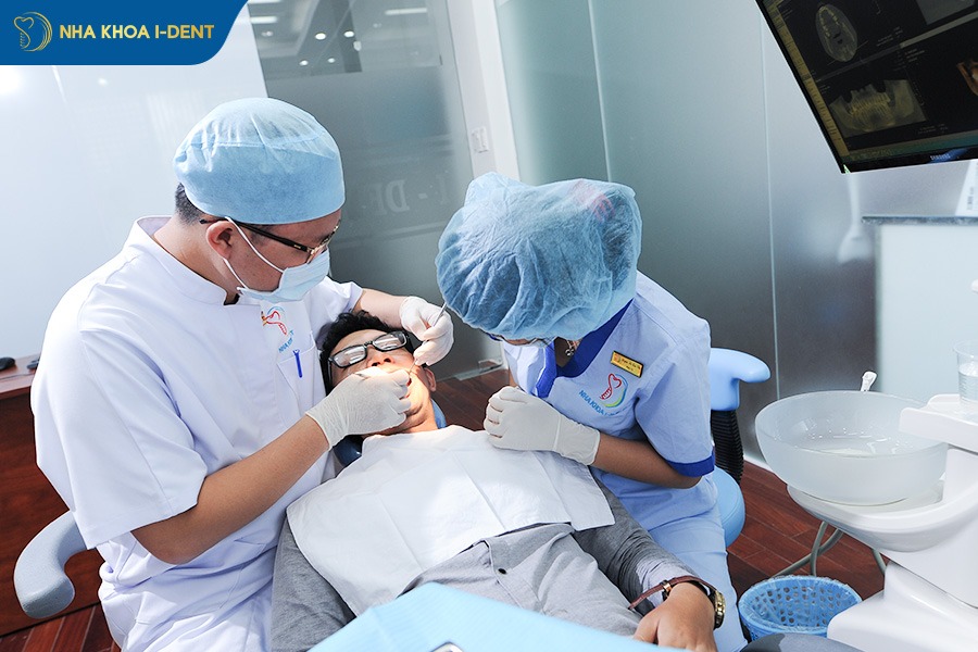 Nên định kỳ thăm khám và kiểm tra sức khỏe răng miệng