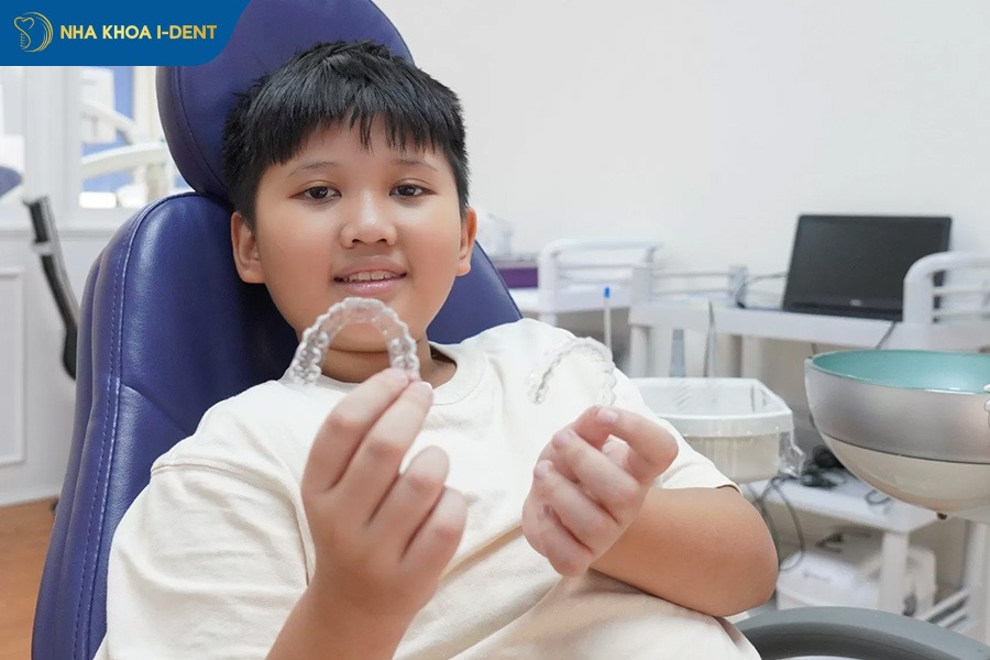 Niềng răng khay trong suốt invisalign