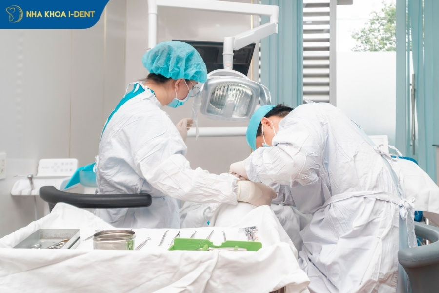 nhổ răng số 4 có bị gì không