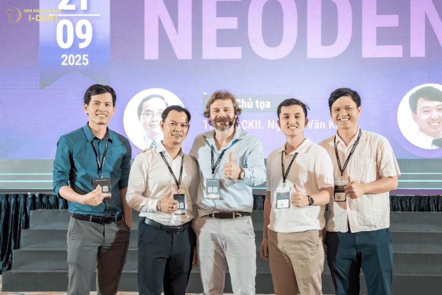 Bác sĩ I-Dent cùng TS.BS. Ricardo Kern