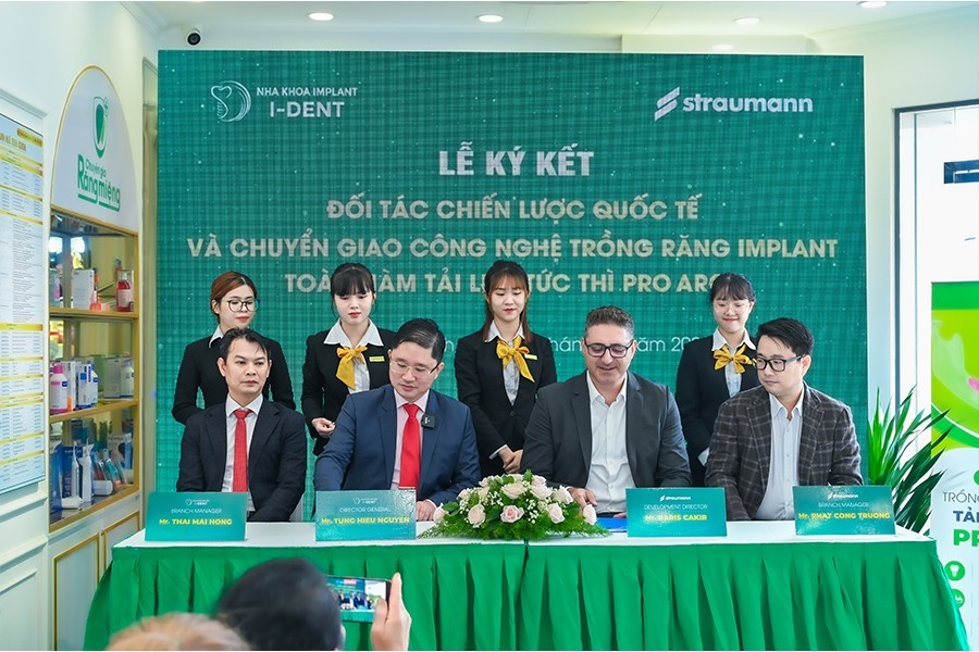 Cac-dai-dien-cap-cao-tu-Straumann-Group