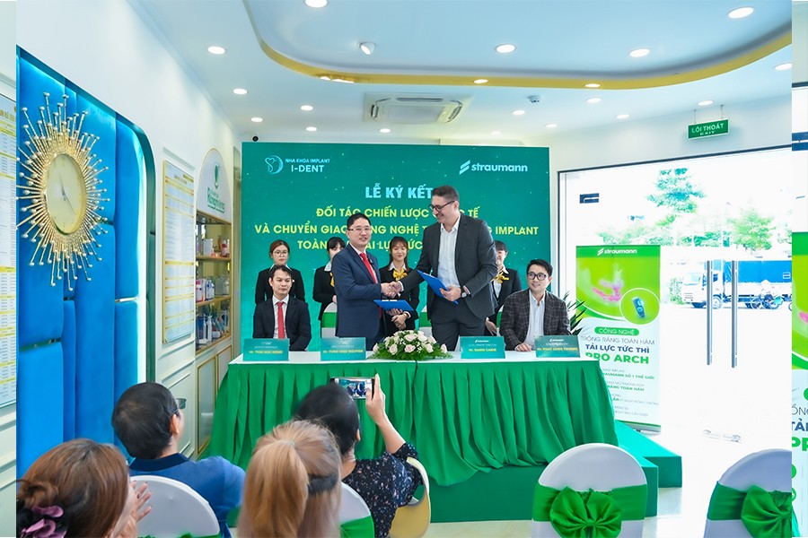 Dai-dien-hai-don-vi-cung-ky-ket-hop-tac-phat-trien