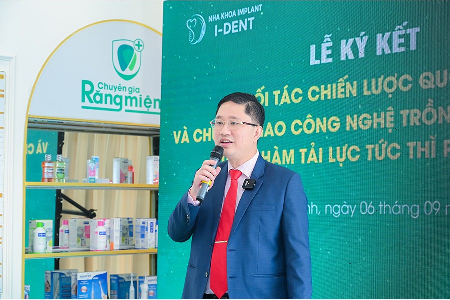 Tien-si-bac-si-Nguyen-Hieu-Tung-phat-bieu-tai-buoi-le