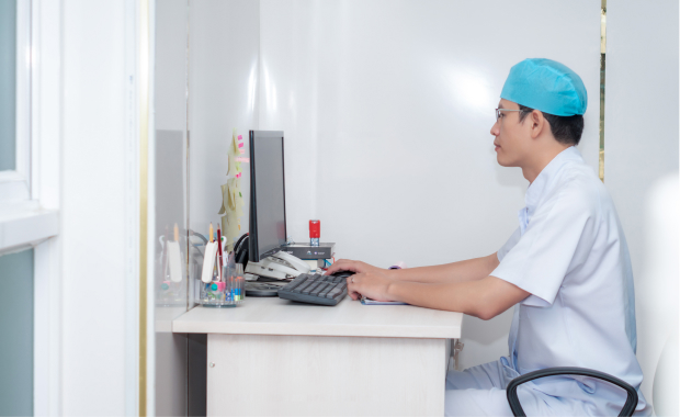 Dr. Nguyen Hoang Xuyen Always Conducts A Comprehensive Oral Examination.