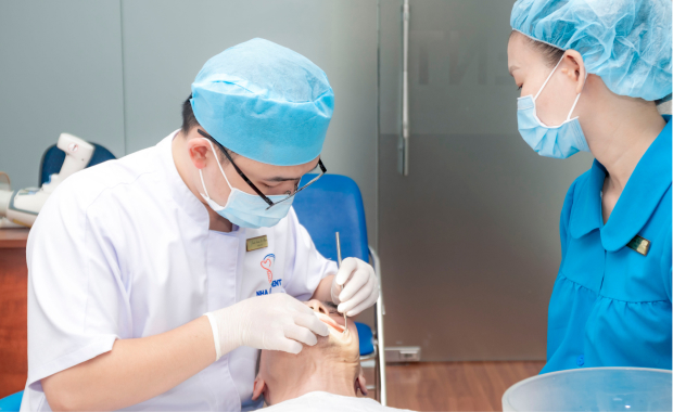 Dr. Tran Doan Le Nhan Always Conducts Comprehensive Oral Examinations.