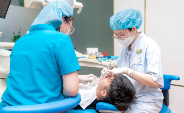 Specialist Level I Dr. Ngo Thi Phuong Thao Always Performs A Comprehensive Oral Examination.