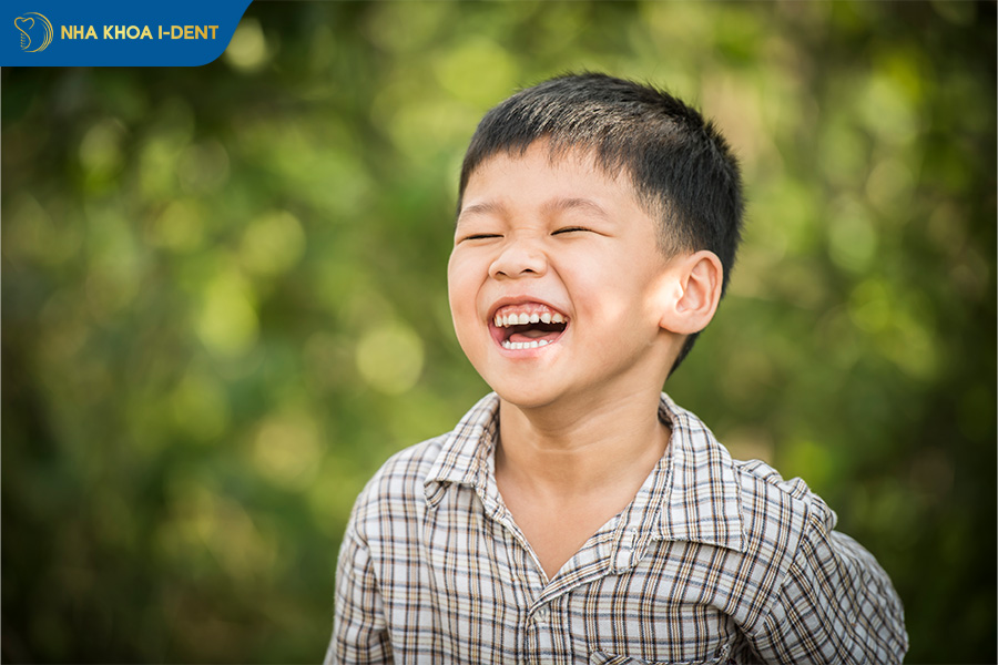 có nên bọc răng sứ không