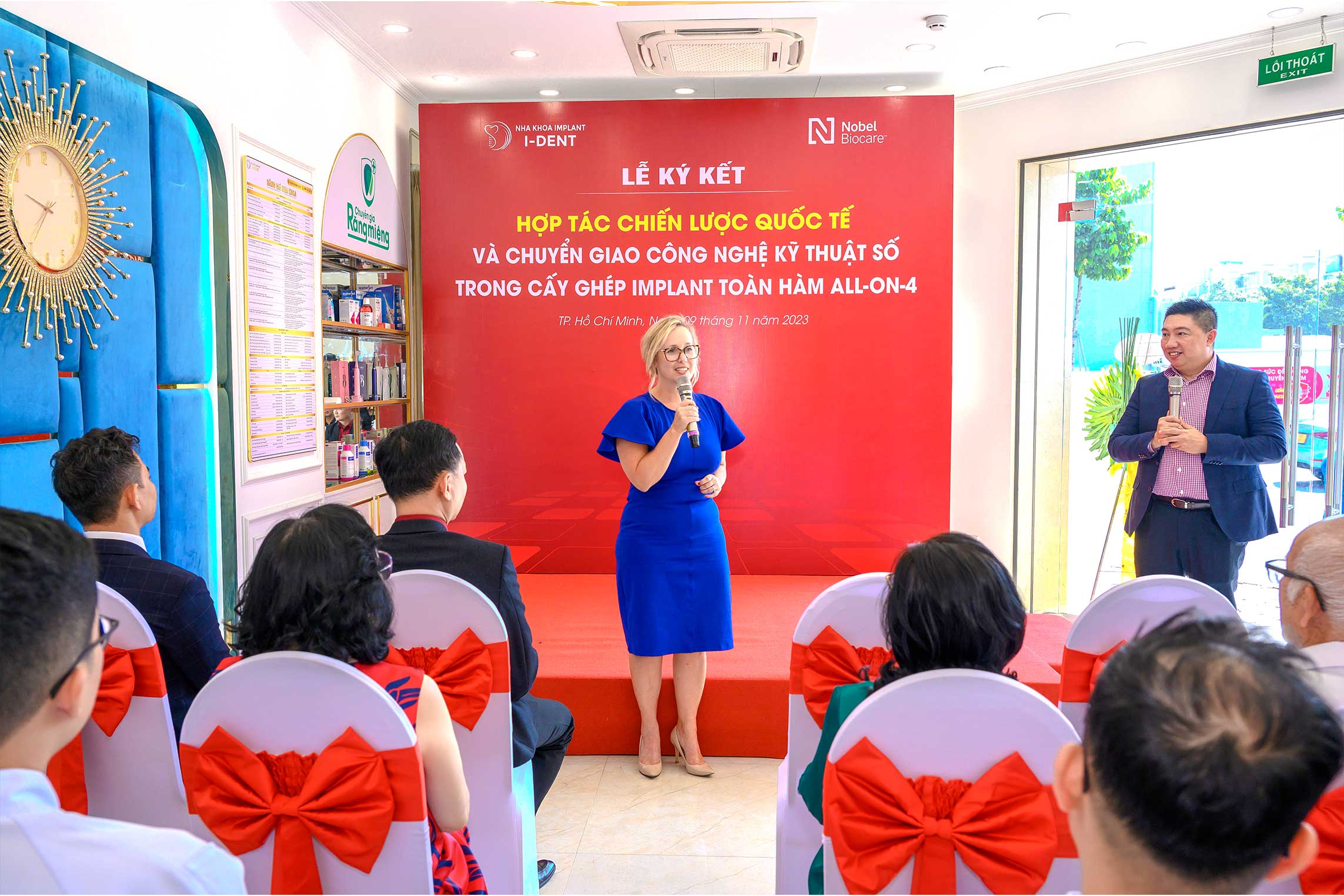 Bà Jonathan, Sheree H giới thiệu về công nghệ All-On-4