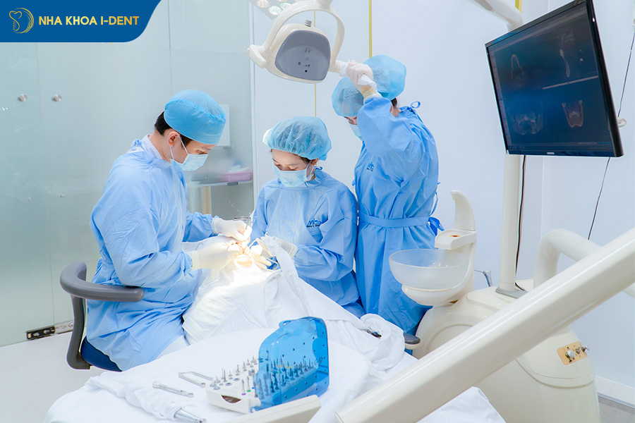 nhổ răng cửa nguy hiểm không