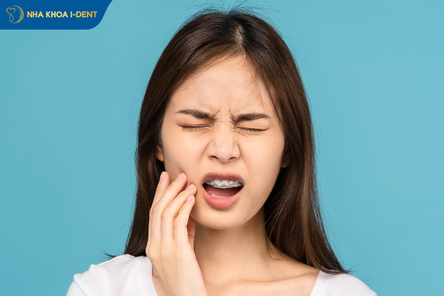 siết răng khi niềng