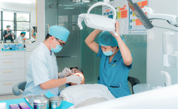 Dr. Nguyen Vu Khanh Always Conducts A Thorough Examination Of The Overall Oral Condition