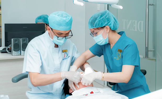 Dr. Nguyen Thanh Luan Always Performs A Comprehensive Oral Examination To Assess The Patient’s Overall Dental Condition.